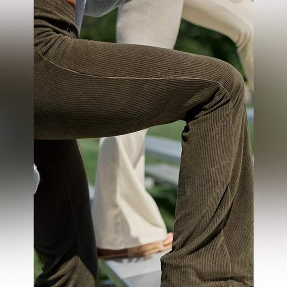 Aerie Groove-On Rib Velour Flare Pant - Picture 2 of 8